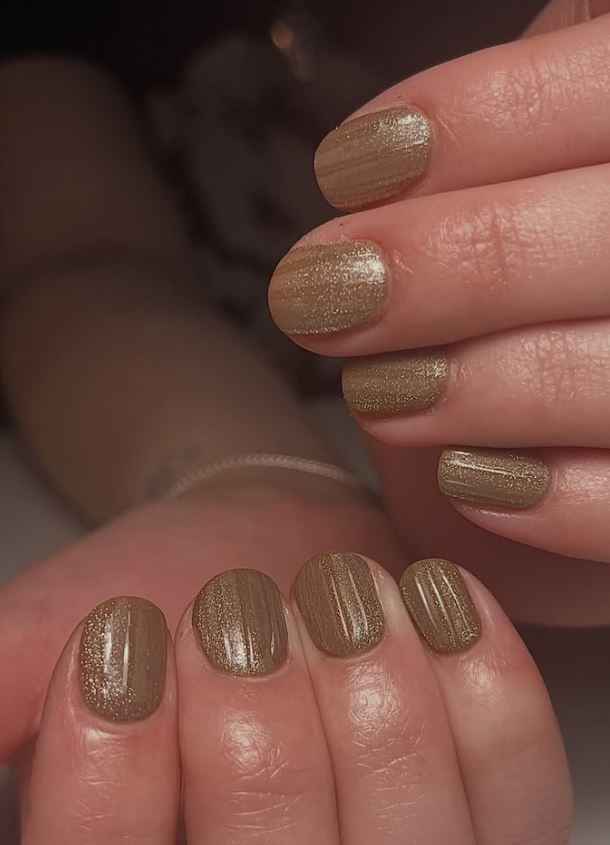 Gold glitter gel manicure